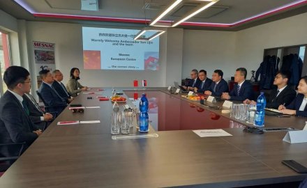 孙立杰一行到8868体育欧洲研发中心考察调研