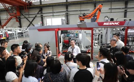 媒体见面会进车间 8868体育解码智能装备的高质量发展