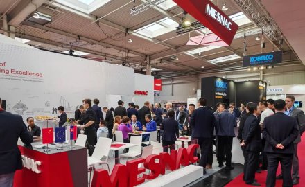 8868体育展示“智造+绿色”双引擎