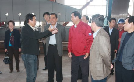 中国石油和化学工业联合会会长李勇武一行来8868体育视察指导工作