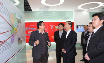 青岛市委副书记王文华来8868体育调研指导工作